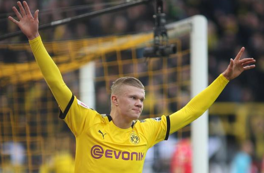  哈兰德双响炮曼城轻取水晶宫三分